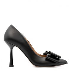Czarne czółenka z kokardą 302K