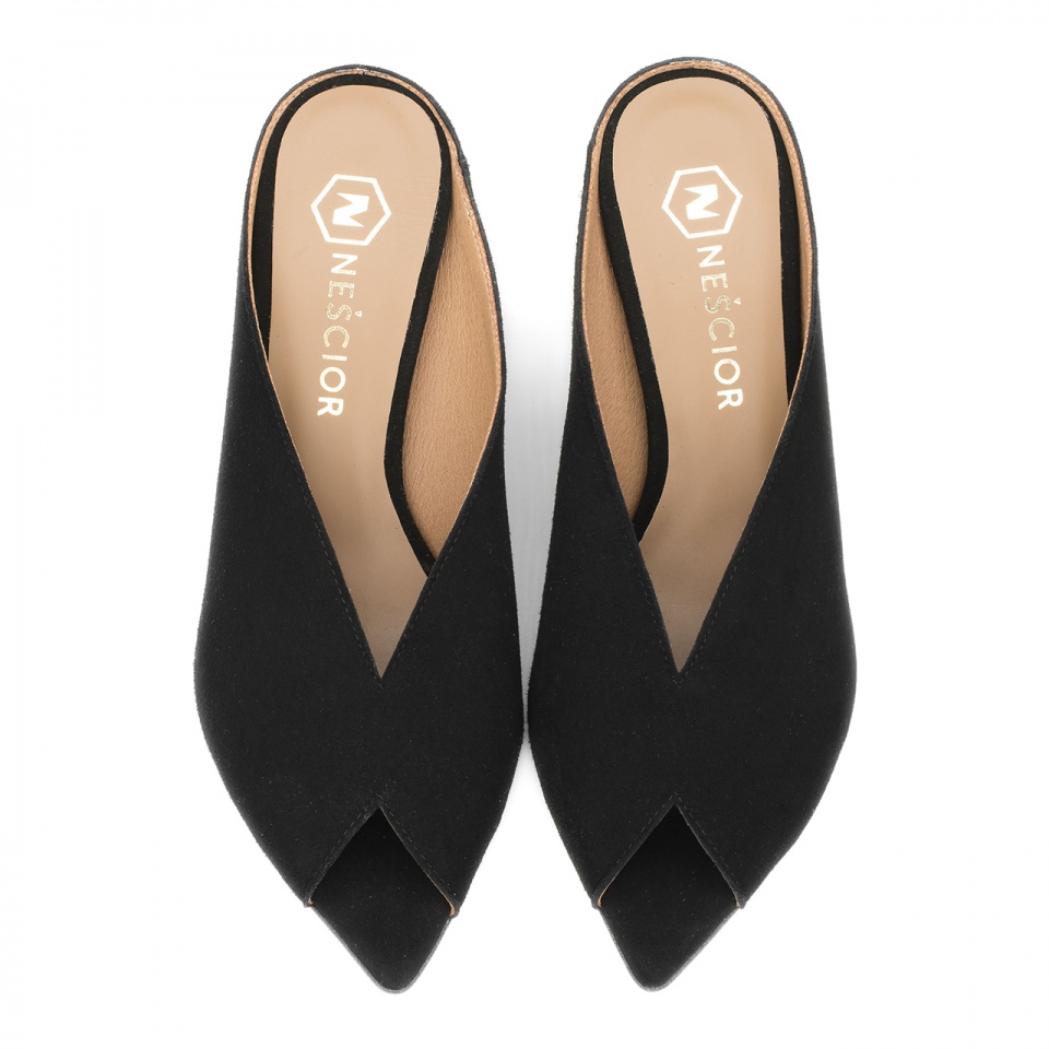 Czarne klapki peep toe 299P