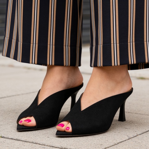 Czarne klapki peep toe 299P