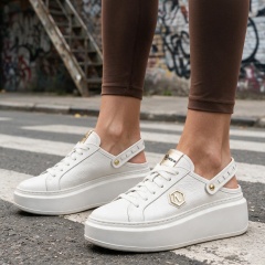 Białe skórzane sneakersy bez pięty 237E