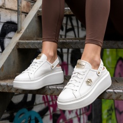 Białe skórzane sneakersy bez pięty 237E