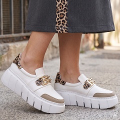 Białe wsuwane sneakersy 295C