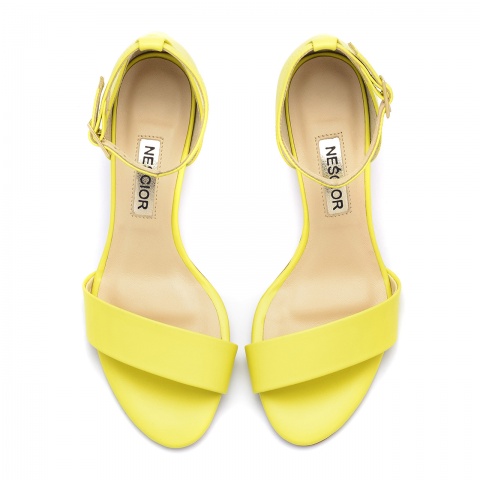 Żółte skórzane sandały na mozaikowym obcasie