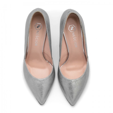 Perłowo-szare skórzane szpilki