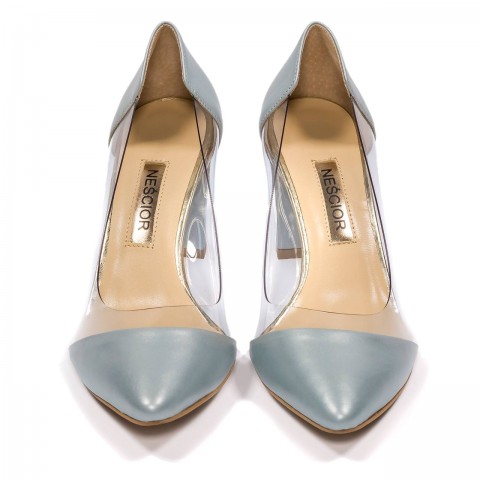 Perłowo-niebieskie skórzane czółenka z silikonu na słupku