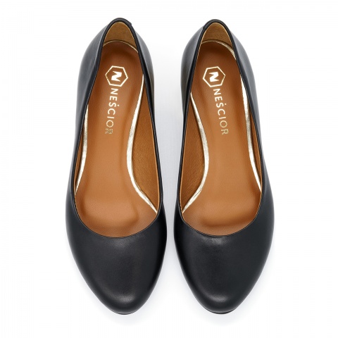 Czarne skórzane czółenka niskim obcasie 261C