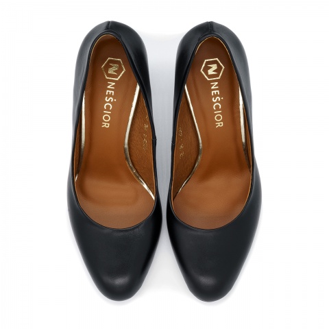 Czarne skórzane czółenka na słupku 265C