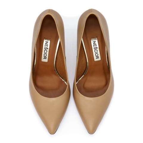 Karmelowe czółenka na złotej szpilce 112C