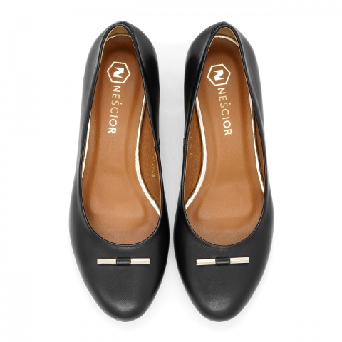 Czarne skórzane czółenka na ozdobnym obcasie 260A