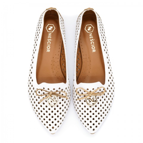 Białe perforowane skórzane baleriny w szpic 263A