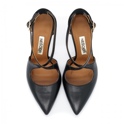 Czarne skórzane szpilki z paskami 107E