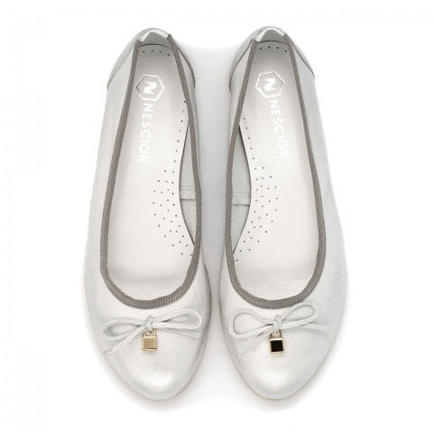 Srebrne skórzane baleriny z kłódeczką 207R