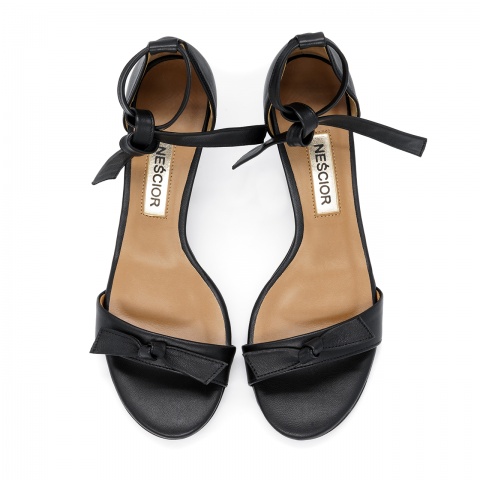 Czarne skórzane szpilki sandały wiązane wokół kostki 115K