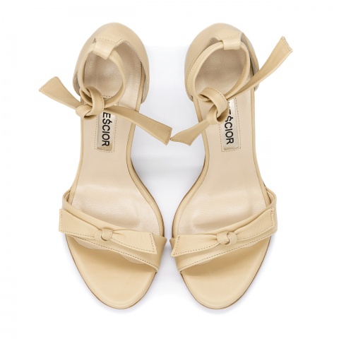 Beżowe skórzane  zawiązywane w kostce zamszowe szpilki sandały 103K