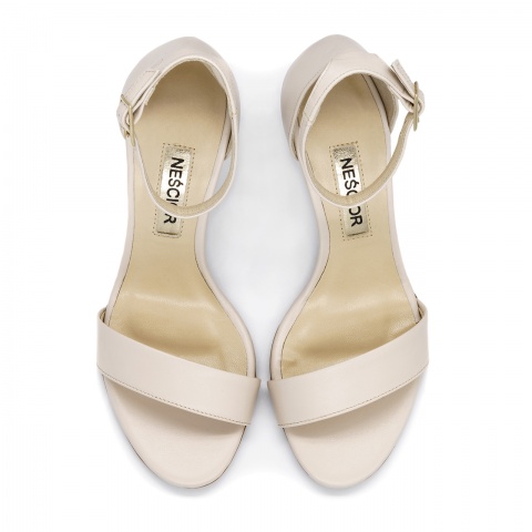 Beżowe skórzane szpilki sandały zapinane wokół kostki 114P