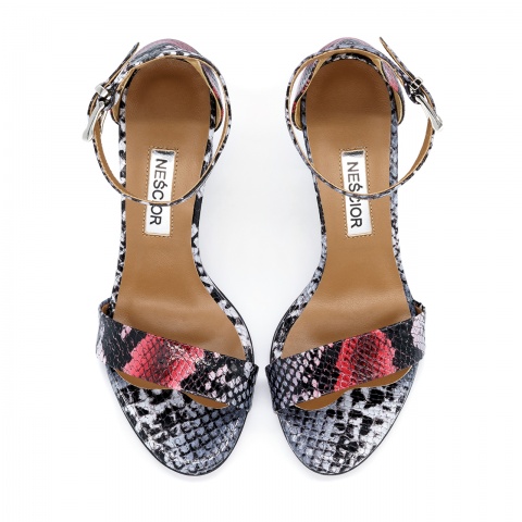 Wężowe wielokolorowe skórzane sandały na wysokim słupku 33G