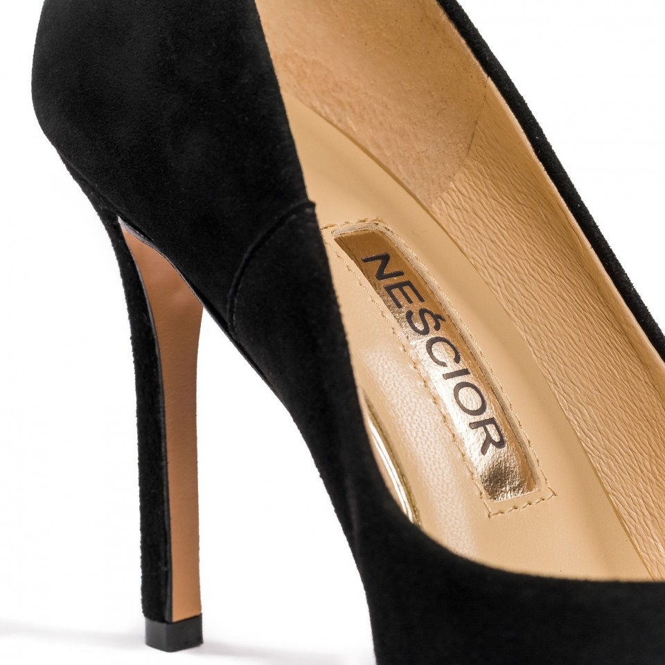 Czarne zamszowe szpilki 105A