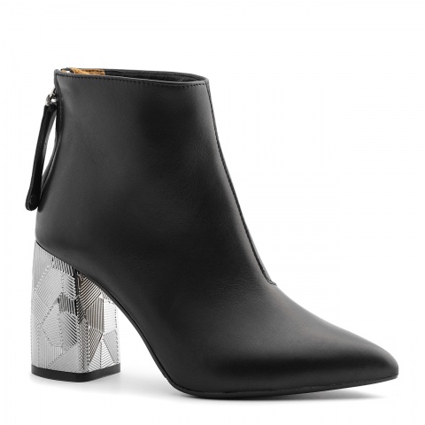 Czarne skórzane botki na srebrnym obcasie 111B