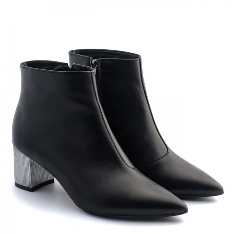 Czarne skórzane botki na srebrnym obcasie 110B