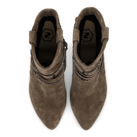 Czarne welurowe kozaki na trójkątnym obcasie 264K