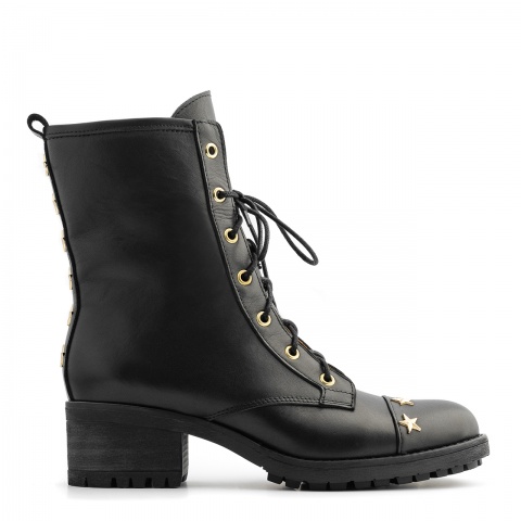 Czarne skórzane botki z gwiazdkami na nosku i cholewce