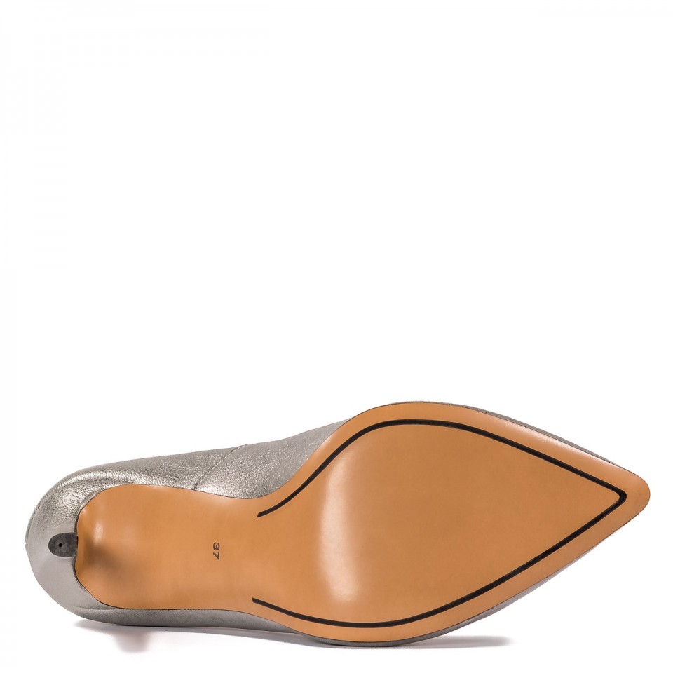 Perłowo-szare skórzane szpilki 105A