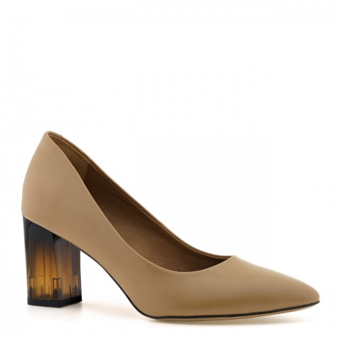 Beżowe skórzane czółenka na niskim przezroczystym słupku 78W
