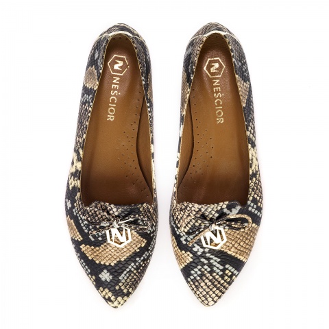 Czarne skórzane baleriny w krokodyli wzór ze złotą ozdobą 263 D