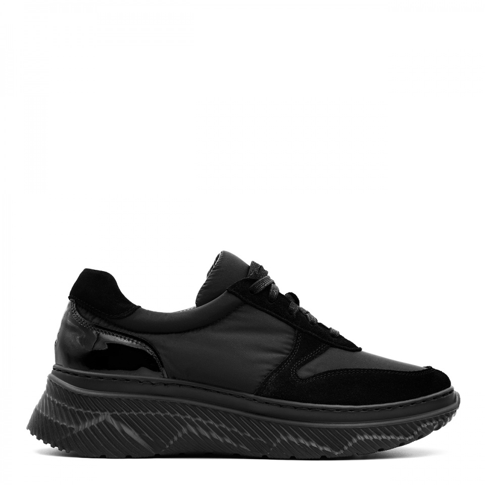 Sportowe czarne sneakersy na czarnej podeszwie 256G
