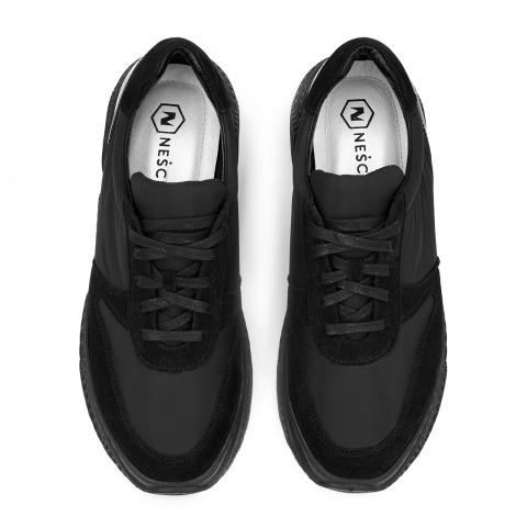 Sportowe czarne sneakersy na czarnej podeszwie 256G