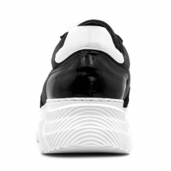 Sportowe czarne sneakersy na białej podeszwie 256G