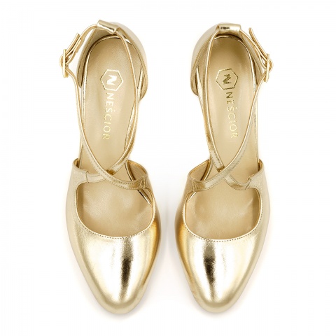 Czarne skórzane czółenka na niskim ze skrzyżowanymi paseczkami 276E