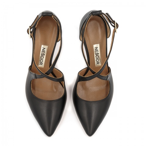 Czarne skórzane czółenka z paseczkami 107S