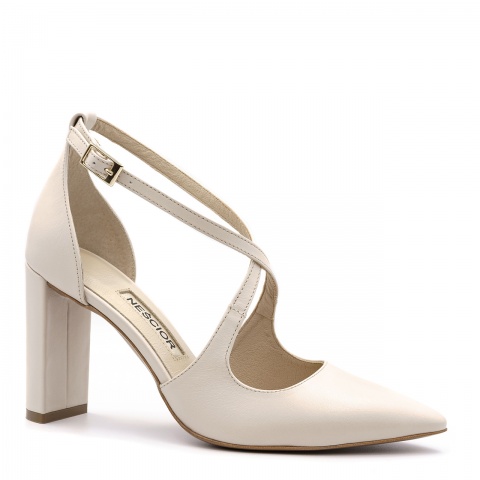 Złote skórzane czółenka ze skrzyżowanymi paseczkami 107S