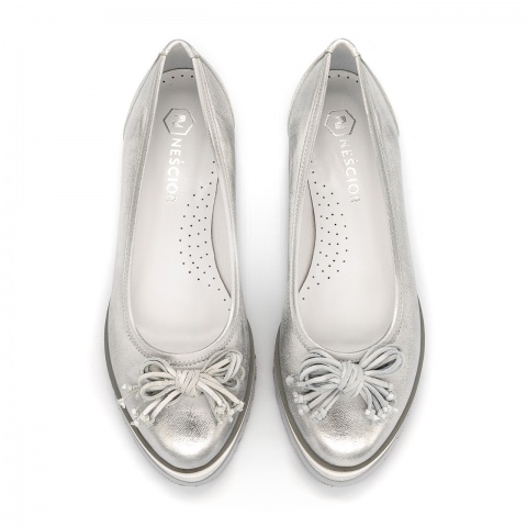 Perłowo różowe skórzane baleriny na ozdobnym koturnie 75G