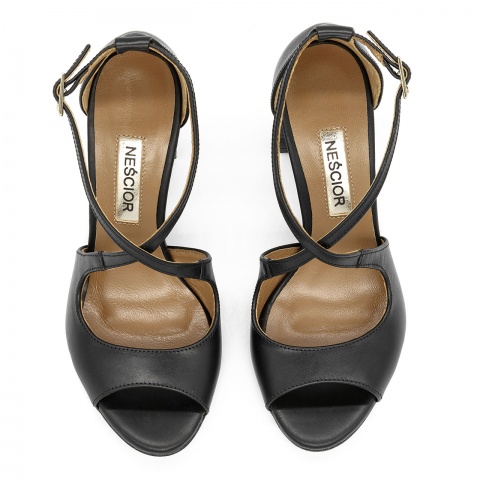 Czarne skórzane sandały na słupku 33A