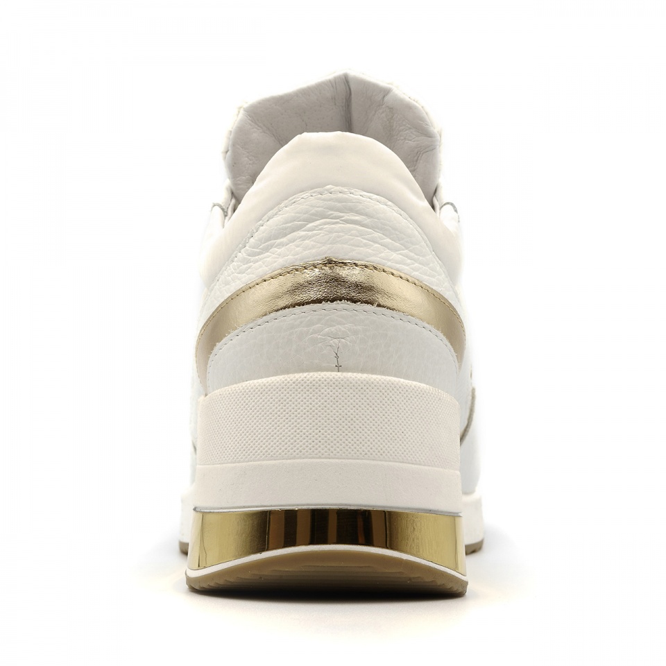 Sportowe beżowe sneakersy typu chunky ze złotą wstawką w podeszwie 278B