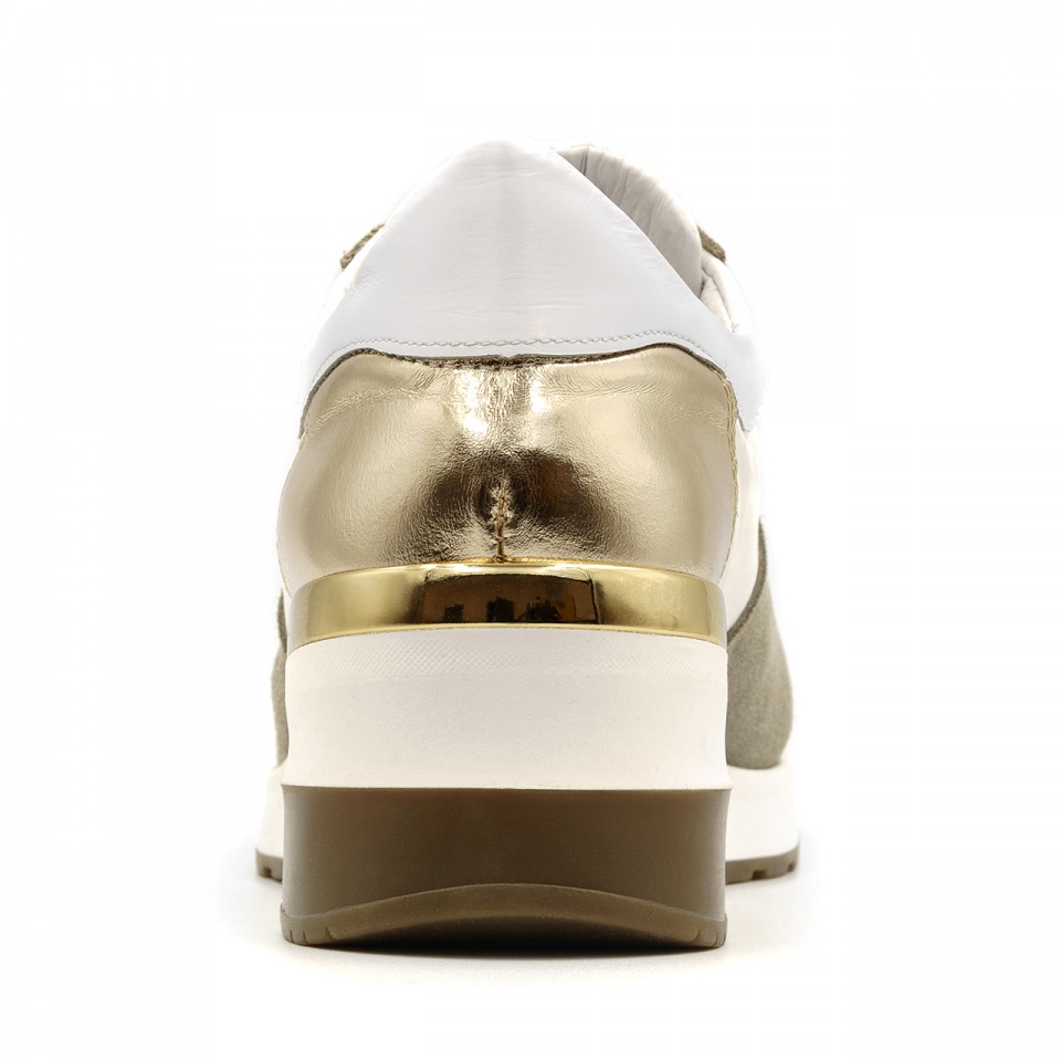 Sportowe białe sneakersy typu chunky ze złotą wstawką w podeszwie 278A