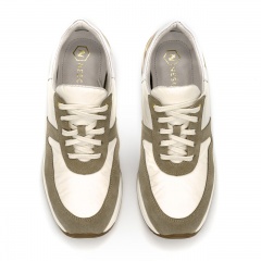 Sportowe białe sneakersy typu chunky ze złotą wstawką 278A