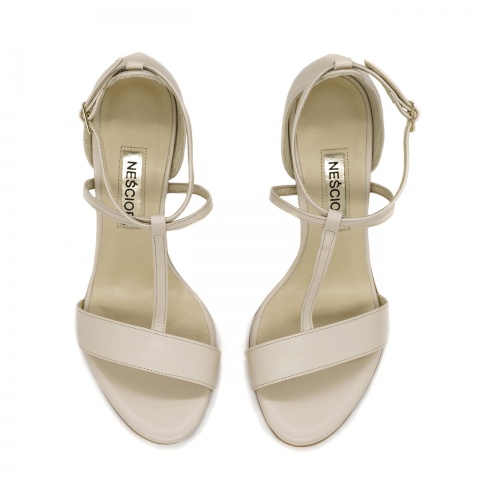 Brązowe skórzane wygodne sandały na wysokim słupku 33D